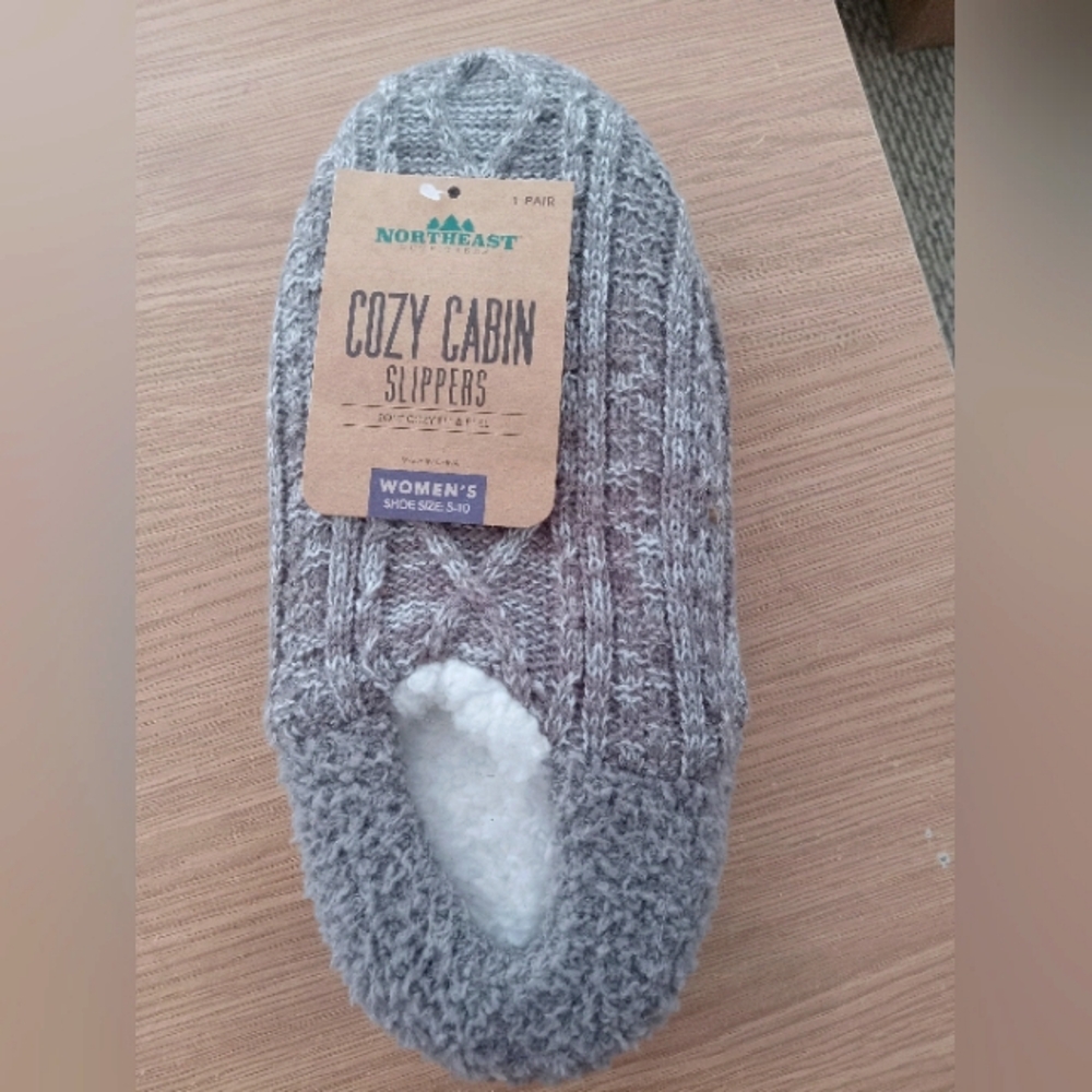 NWT Cozy Cabin Slippers